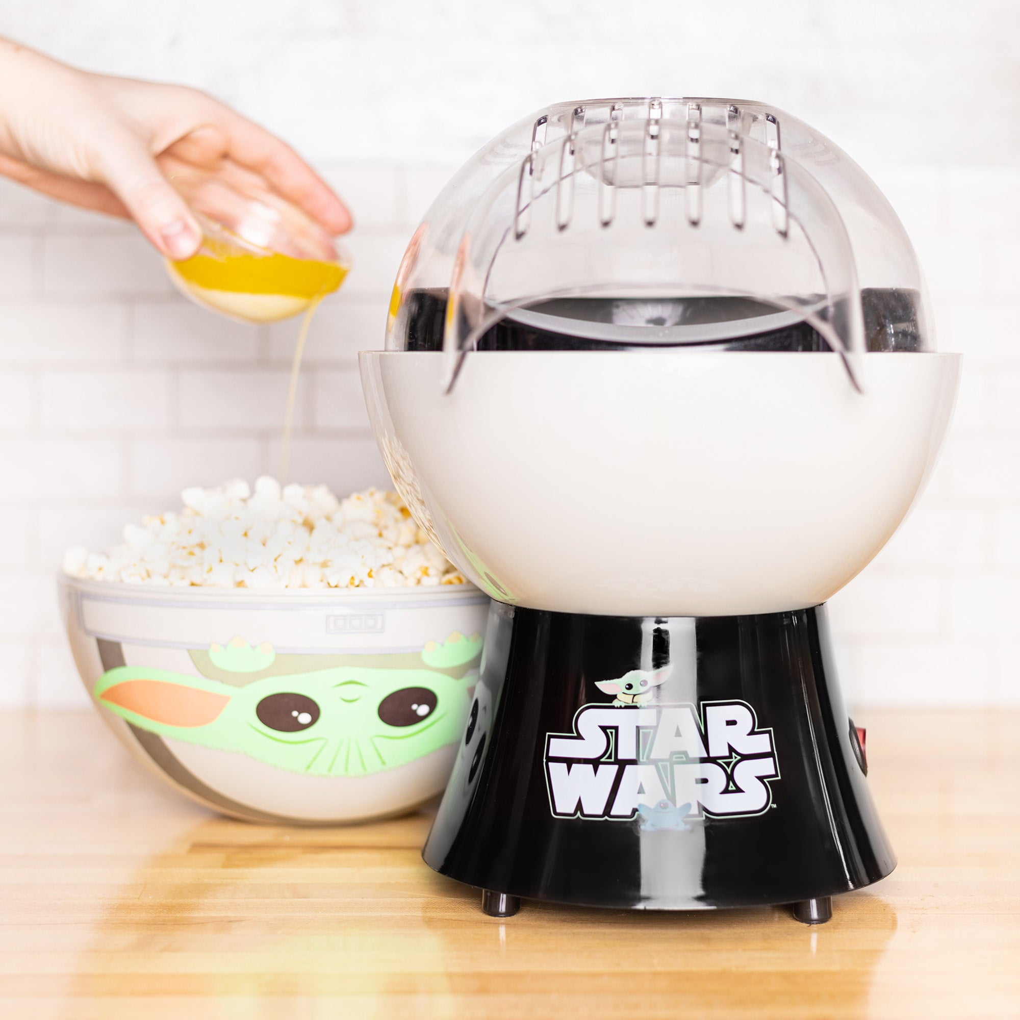 Uncanny Brands Star Wars The Mandalorian Popcorn Maker- Baby Yoda