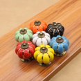 thumbnail image 1 of Manija de cerámica colorida con forma de calabaza para muebles, manija para puerta de gabinete, manija simple estilo pastoral con dibujos animados para cajón de gabinete, 1 of 5