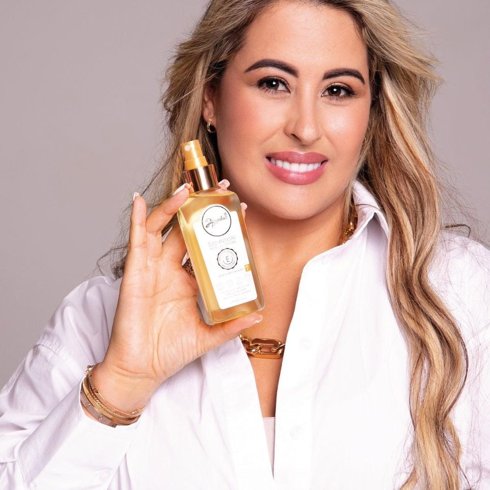 Anti aging face oil Oleo antiedad Anyeluz Daily Moisturizer for Soft, Glowing Skin With Vitamin E and vegetable oils rich in unsaturated fatty acids. Strengthens the natural barrier function