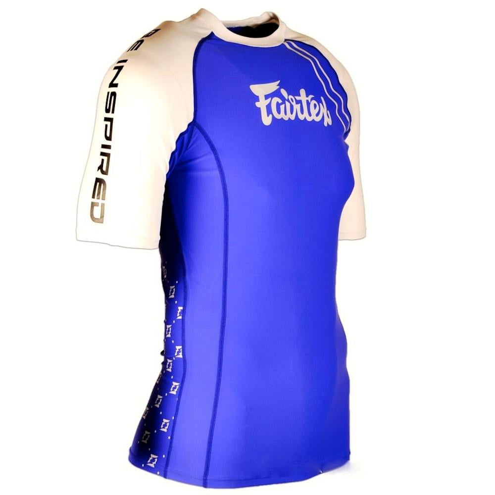 Fairtex RG6 Ninlapat Rashguard – Thai-Design, 80% Nylon, 20% Spandex, Eng Anliegend