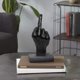 thumbnail image 4 of Estatuas de escritorio con gestos de mano, escultura de dedo, decoración, personalidad, dedo, broma práctica, regalos de broma de Halloween (personalidad-negro), 4 of 5