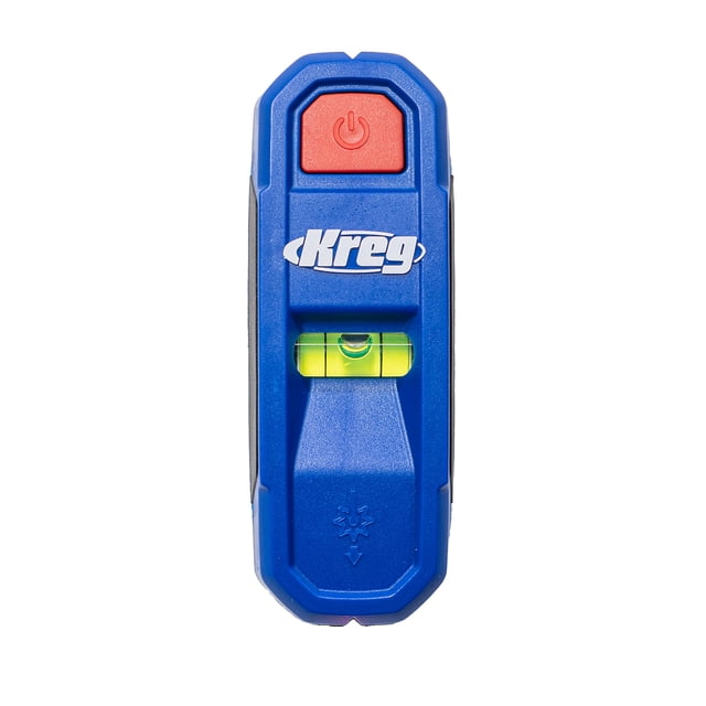 buscador de pernos magnéticos kreg kmm1000lz con tecnología laser-mark azul, vista frontal centrada de la herramienta compacta con logotipo Kreg en blanco; botón rojo de encendido en la parte superior; burbuja de nivel amarillo-verdosa en el centro; muescas de marcado y base con icono de imán. Imán de tierras raras para sujeción manos libres y láser de clase 2 para proyectar la ubicación del perno; suele usarse también para marcar posiciones de soportes en trabajos de carpintería.