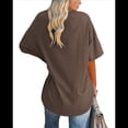 thumbnail image 3 of Camiseta Básica de Corta con Cuello en V, Color Café, Talla M, 3 of 5