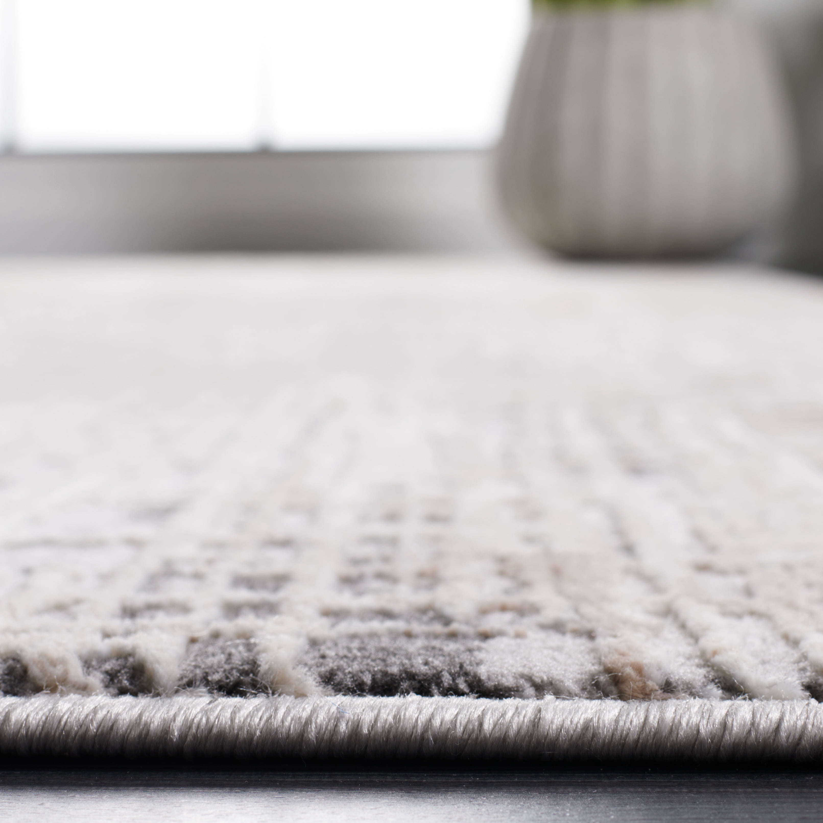 SAFAVIEH Vogue Martha Abstract Area Rug, Gray/Beige, 6'7" x 6'7" Square