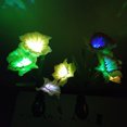 thumbnail image 4 of 1 lámpara LED solar para exteriores con forma de narciso, resistente al agua, para césped, para decoración (4 tenedores, blanco y amarillo), 4 of 6