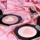 thumbnail image 4 of No es fácil volar el rubor de maquillaje nude de dos colores mate en polvo, la caja exterior está hecha de material plástico, 4 of 5