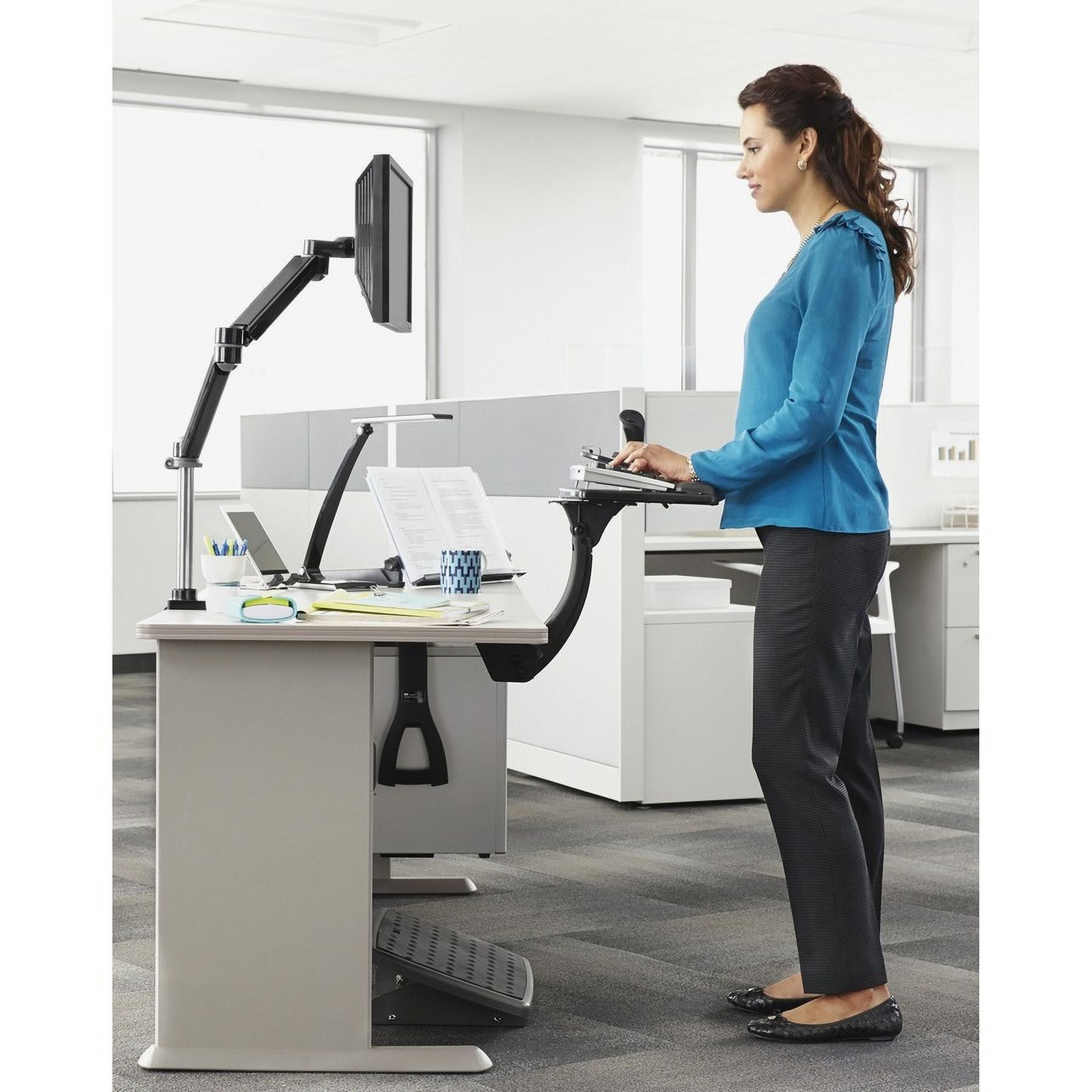 3M Sit/Stand Easy Adjust Keyboard Tray with Adjustable Keyboard and Mouse Platform, 23 in Track, AKT180LE