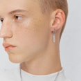 thumbnail image 5 of Pendientes colgantes cortos minimalistas de doble barra con aro pequeño para hombres, mujeres, niños y niñas, dijes de acero inoxidable, aros Huggie de 2 cm, plata, 2 piezas, 5 of 5