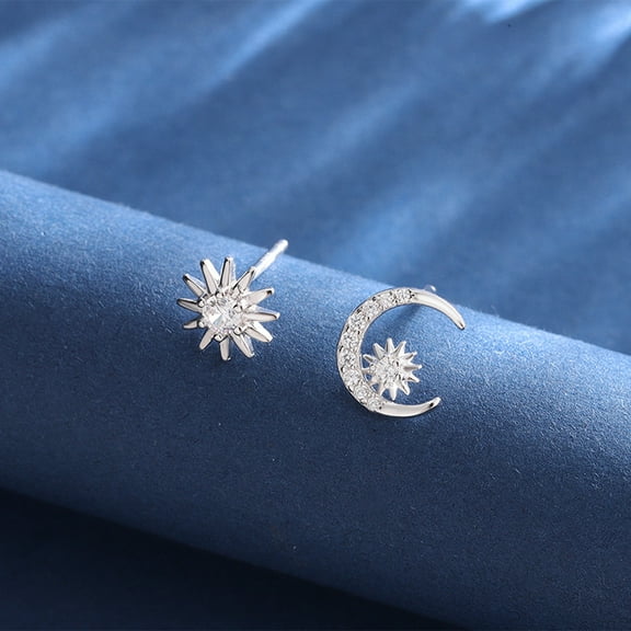 Leander 925 sterling silver star and moon stud earrings, featuring an insta-inspired style, are luxurious yet stylish and complement any outfit, perfect for everyday wear.