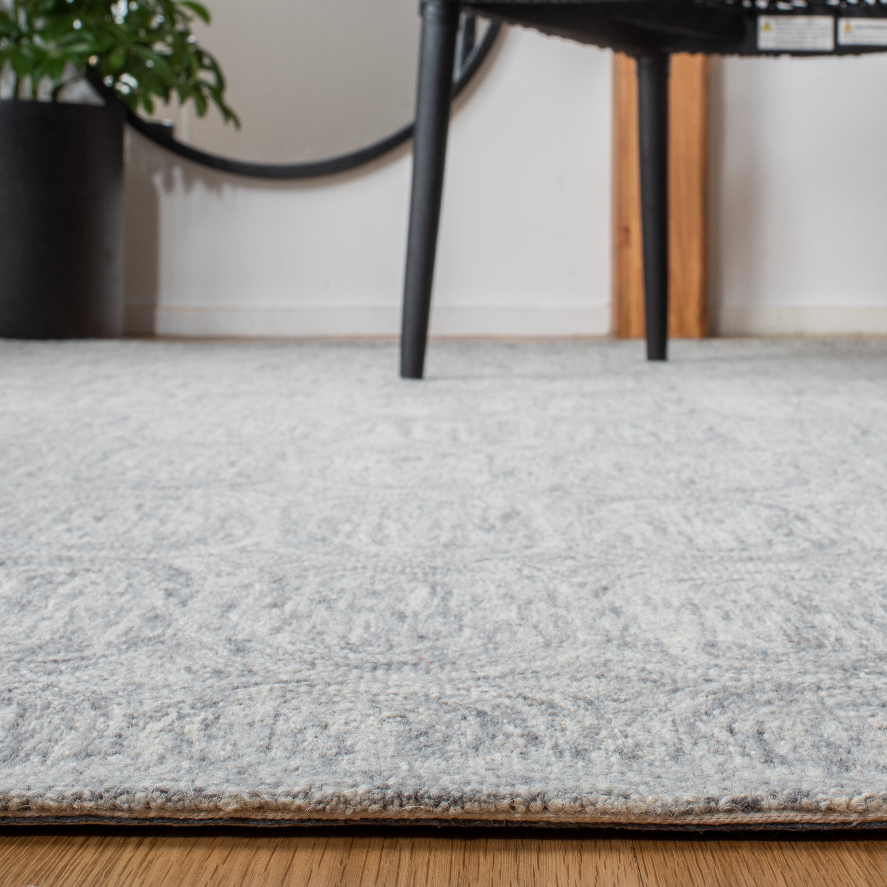 SAFAVIEH Metro Wichita Geometric Area Rug, Grey, 6' x 6' Square