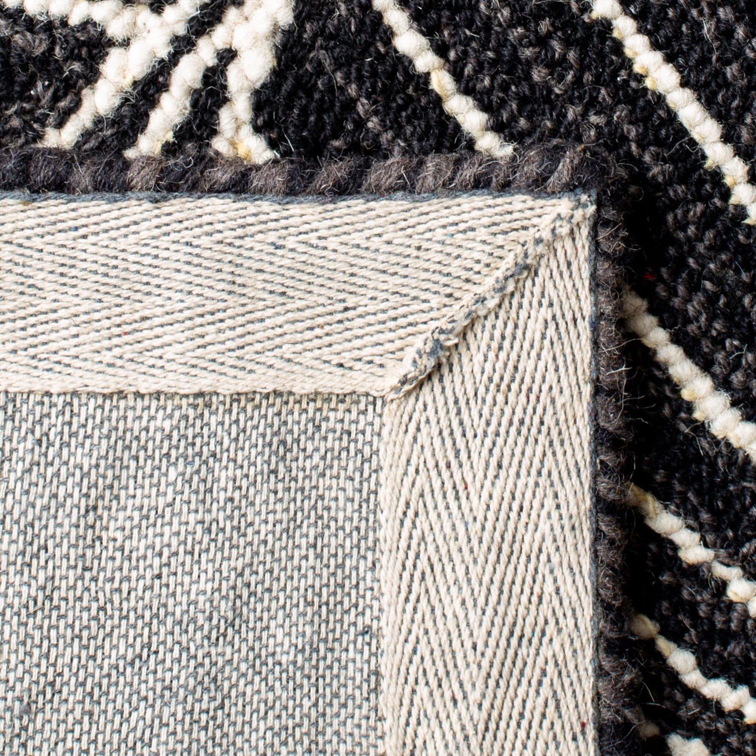 SAFAVIEH Micro-Loop Carver Geometric Area Rug, Charcoal/Ivory, 5' x 5' Square