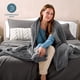 thumbnail image 3 of Manta de Cama Bare Home de Felpa Sherpa Reversible Matrimonial/Queen Gris, 3 of 6
