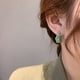 thumbnail image 3 of Broche de plata de nuevo estilo, pendientes de diferentes colores para mujer, pendientes versátiles de clase alta para combinar con ropa, regalos de vacaciones, 3 of 5