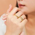thumbnail image 4 of JeenMata Juego de 2 Anillos con Banda Geométrica y Retorcida en Dos Tonos Joyería de Moda Elegante, 4 of 6