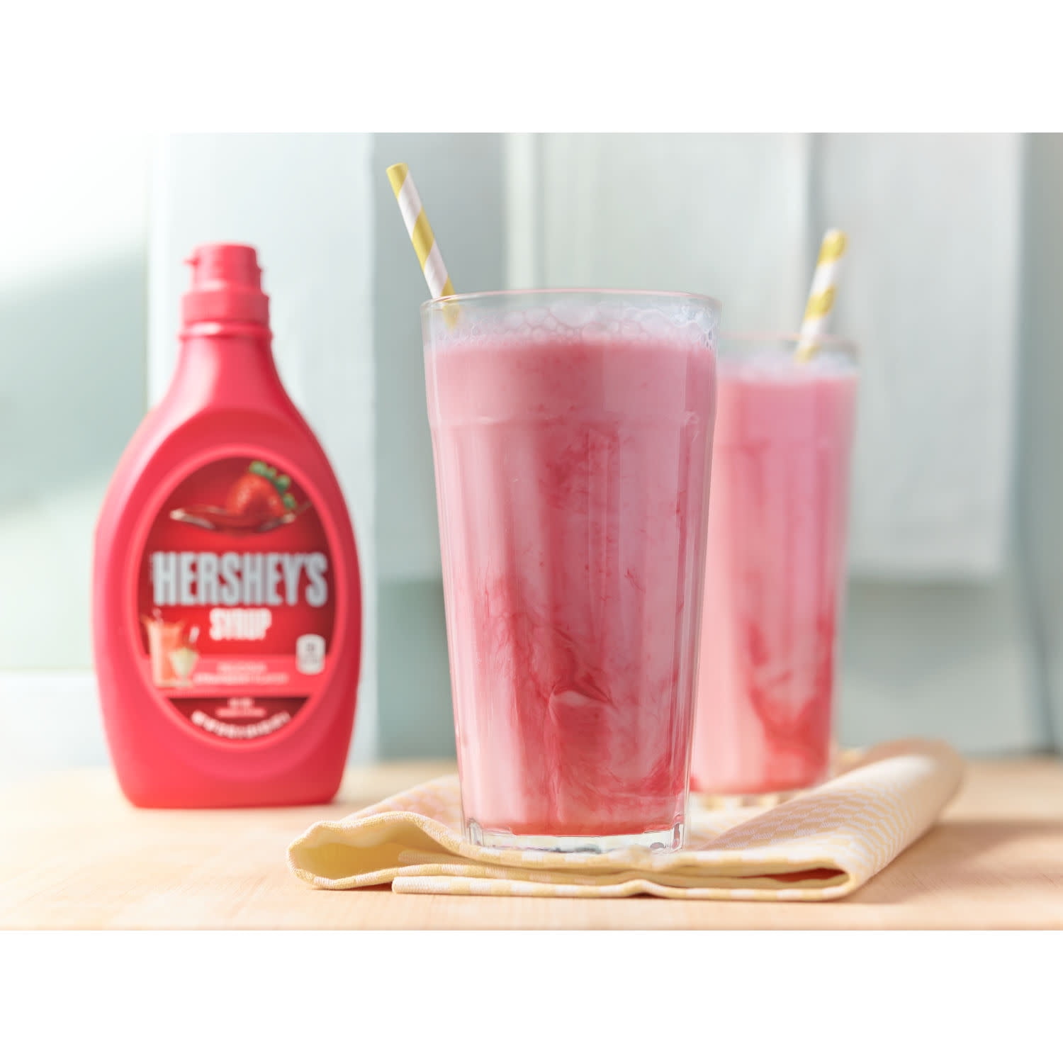 (12 pack) Hershey's Strawberry Flavored Syrup, Bottle 48 oz