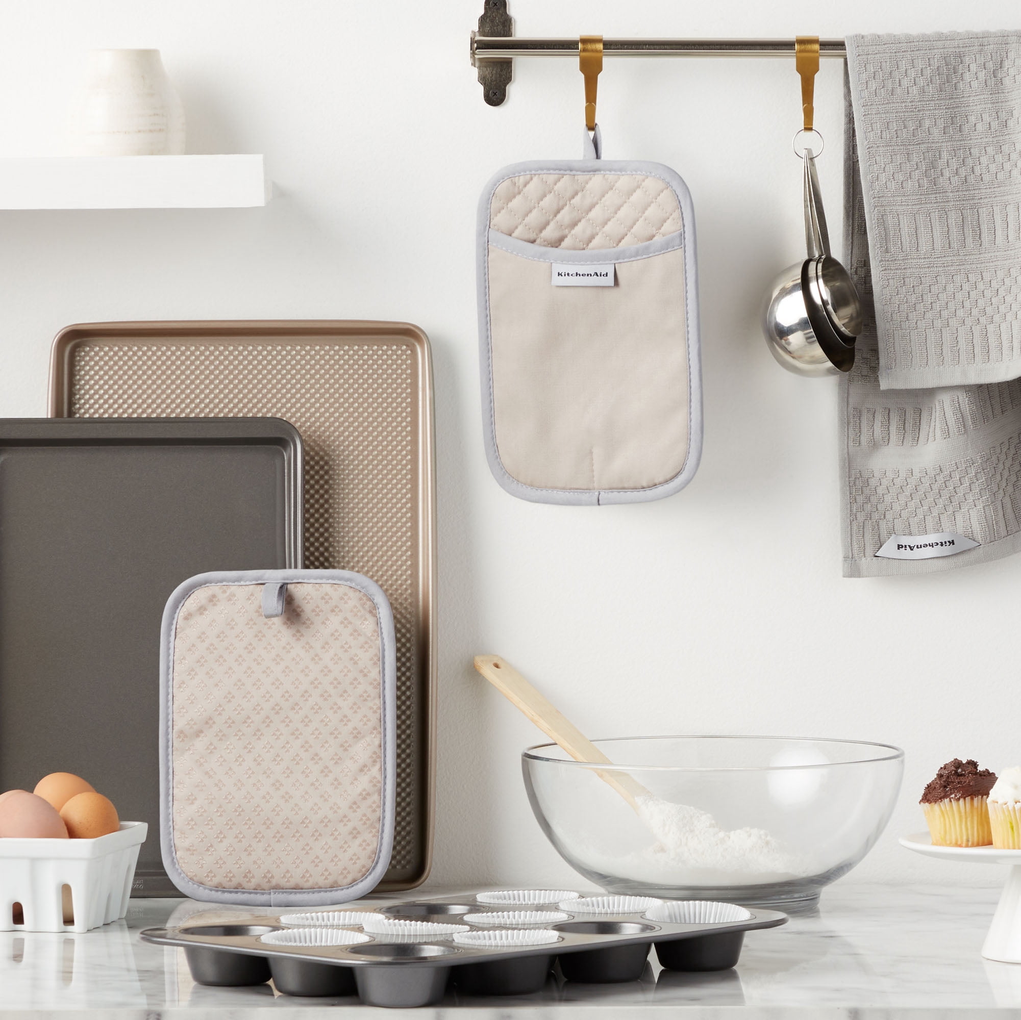 KitchenAid Asteroid Pot Holder 2-Pack Set, Milkshake Tan, 7" x 10"