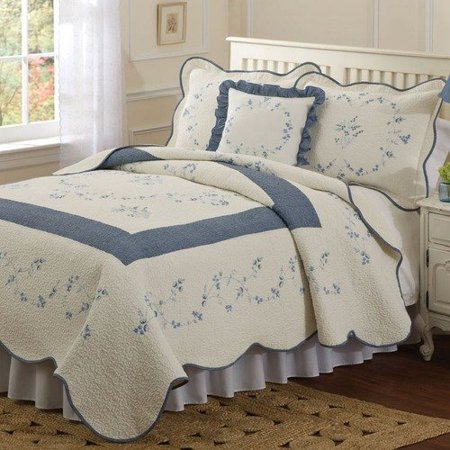 American Traditions Forgetting Me Not Queen Bedspread