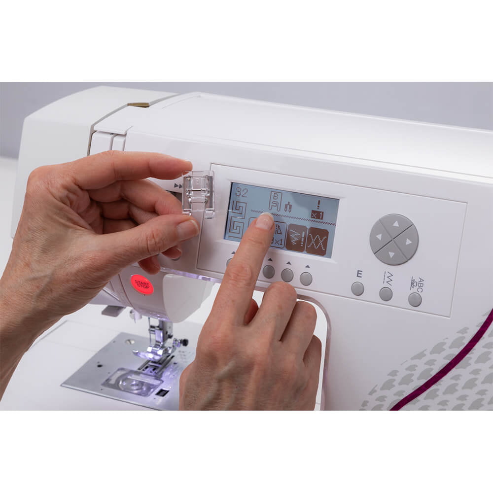 C430 Machine Computerized LCD and Memory Capability Sewing Screen, Singer Stitches 810 Professional