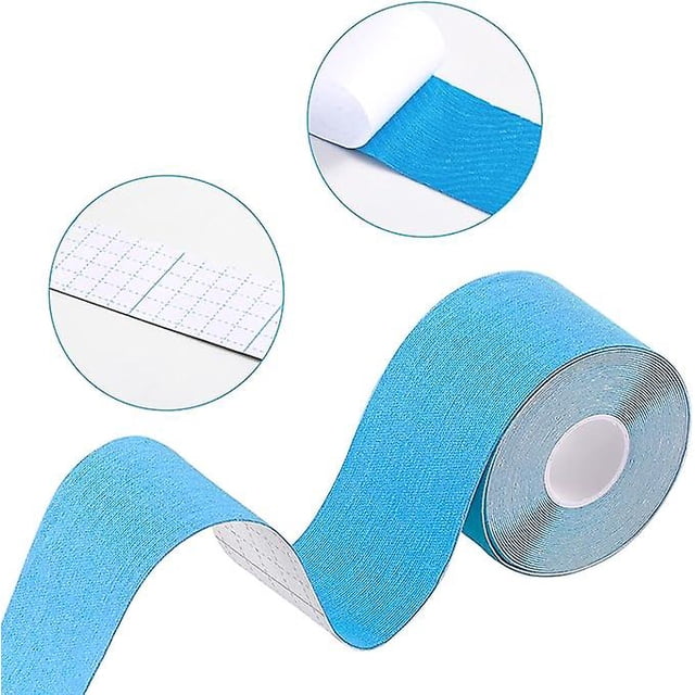 cinta kinesiológica deportiva para músculos, 5 mx 5 cm, resistente al agua y elástica, 2 rollos azul cielo rollo desenrollado en vista 3/4 que muestra textura de tejido de algodón elástico y respaldo adhesivo blanco con patrón cuadriculado; primer plano del borde y del núcleo en espiral sobre fondo blanco; adecuada para soporte deportivo y vendaje ligero.