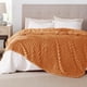 thumbnail image 2 of Manta Bedsure GentleSoft, forro polar de franela, tamaño king, naranja, 270 x 230 cm, 2 of 7