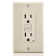 thumbnail image 3 of Salida GFCI Leviton de 15 amperios, autocomprobación, no es resistente a manipulaciones, 3 of 5