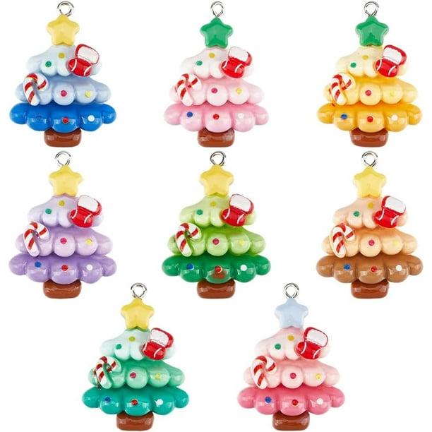 1 caja de 32 adornos navideños de resina con forma de árbol de Navidad, 8 colores, con base plana, estrellas de caramelo, adornos navideños de invierno, bonitos colgantes.