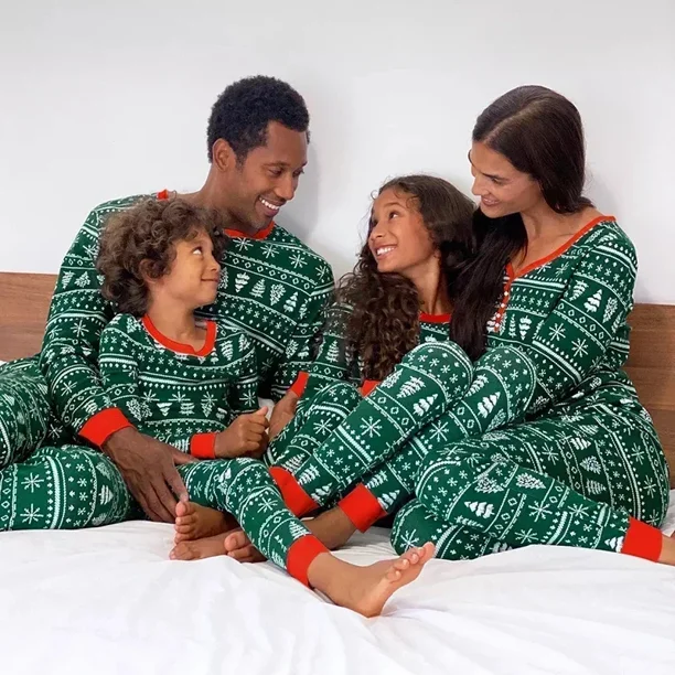 Conjunto de pijamas a juego para mamá, papá y niños para Navidad 2024, traje de 2 piezas con estampado integral, mameluco para bebé, ropa de dormir suave, conjuntos de apariencia familiar