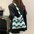 thumbnail image 4 of Bolso de hombro mullido de invierno para niñas bolso de mano para las axilas bolso de mano con forma de corazón (verde), 4 of 9