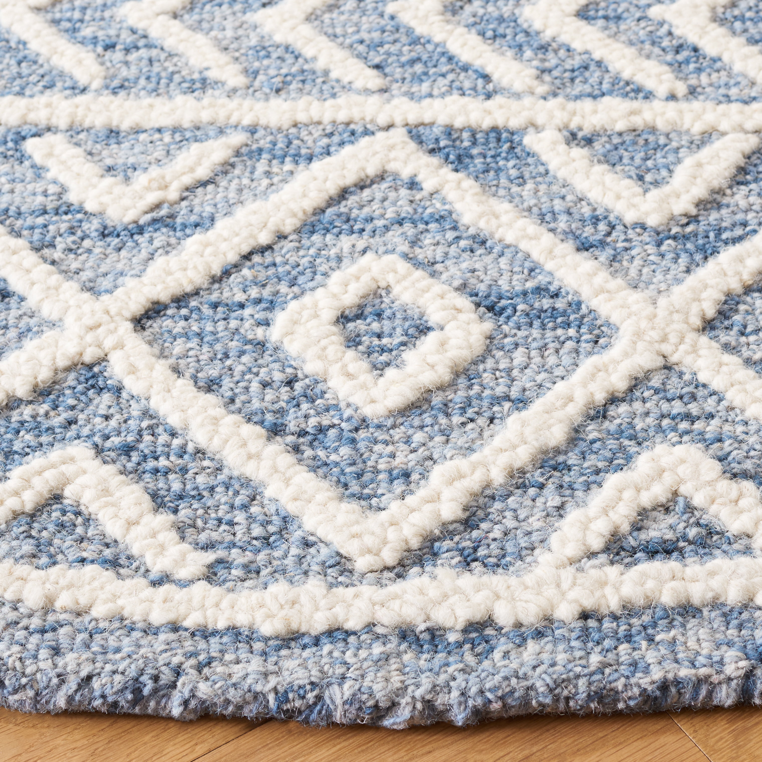 SAFAVIEH Metro Fletcher Medallion Area Rug, Blue/Ivory, 6' x 6' Round