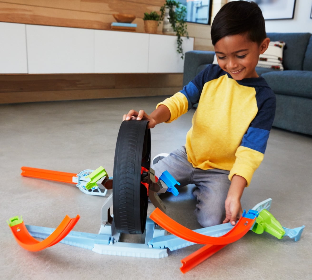 Hot Wheels Spinwheel Challenge Play Set for 5 Year Olds And Up