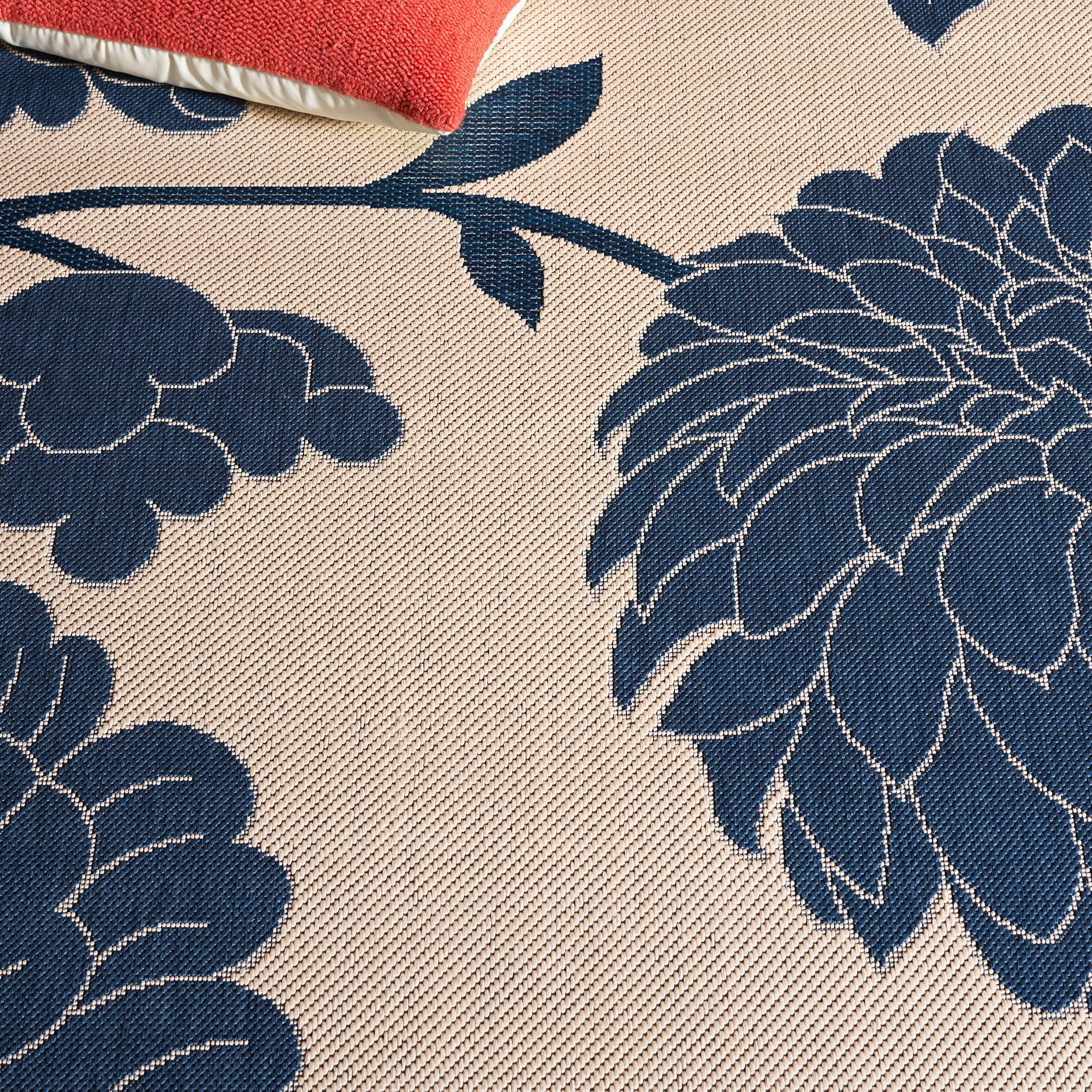 Safavieh Courtyard Tyson Floral Indoor/Outdoor Runner Rug, Beige/Blue, 2'3" x 8'