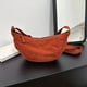 thumbnail image 3 of Bolso grande de pana | Bolso cruzado Slouchy Halfmoon | Organizador ligero y duradero con 3 bolsillos con cremallera y correa ajustable | Bolsa de uso diario de 30x10x17 cm, 3 of 7