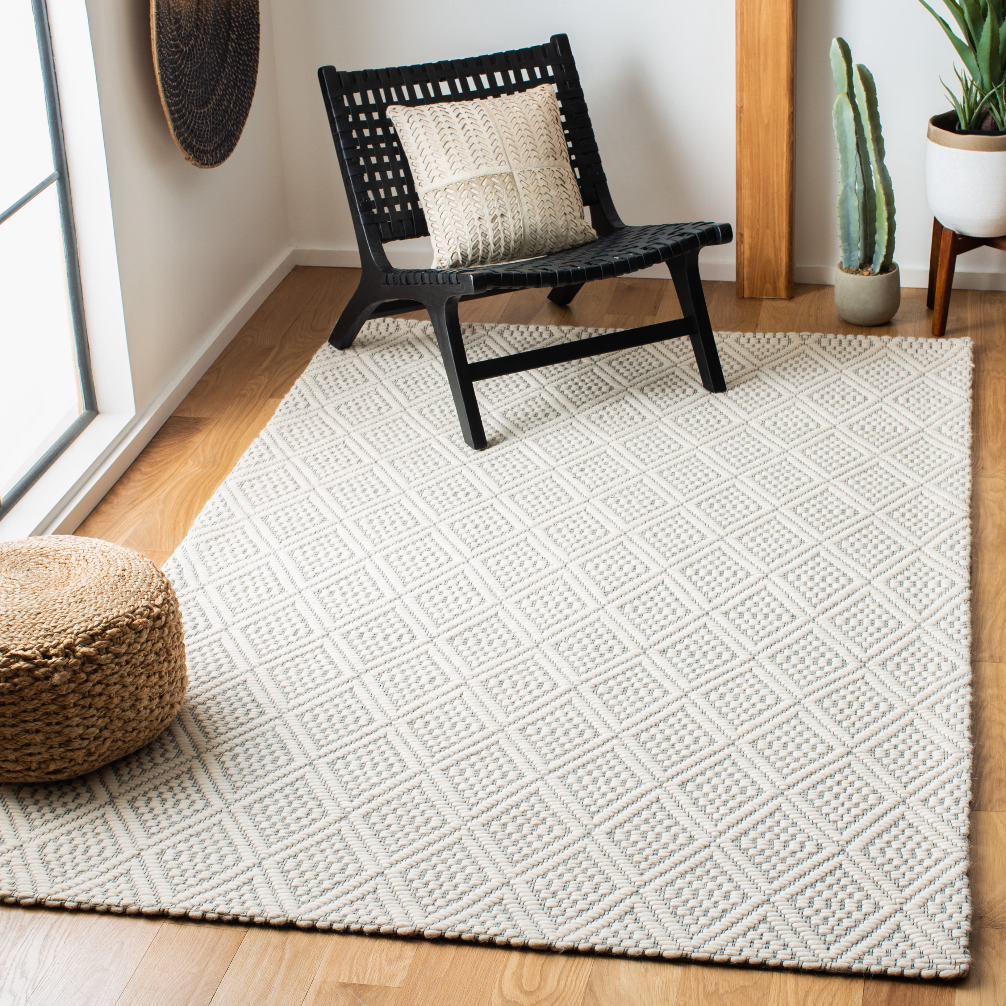 SAFAVIEH Marbella Pauletta Diamond Area Rug, Ivory, 3' x 5'