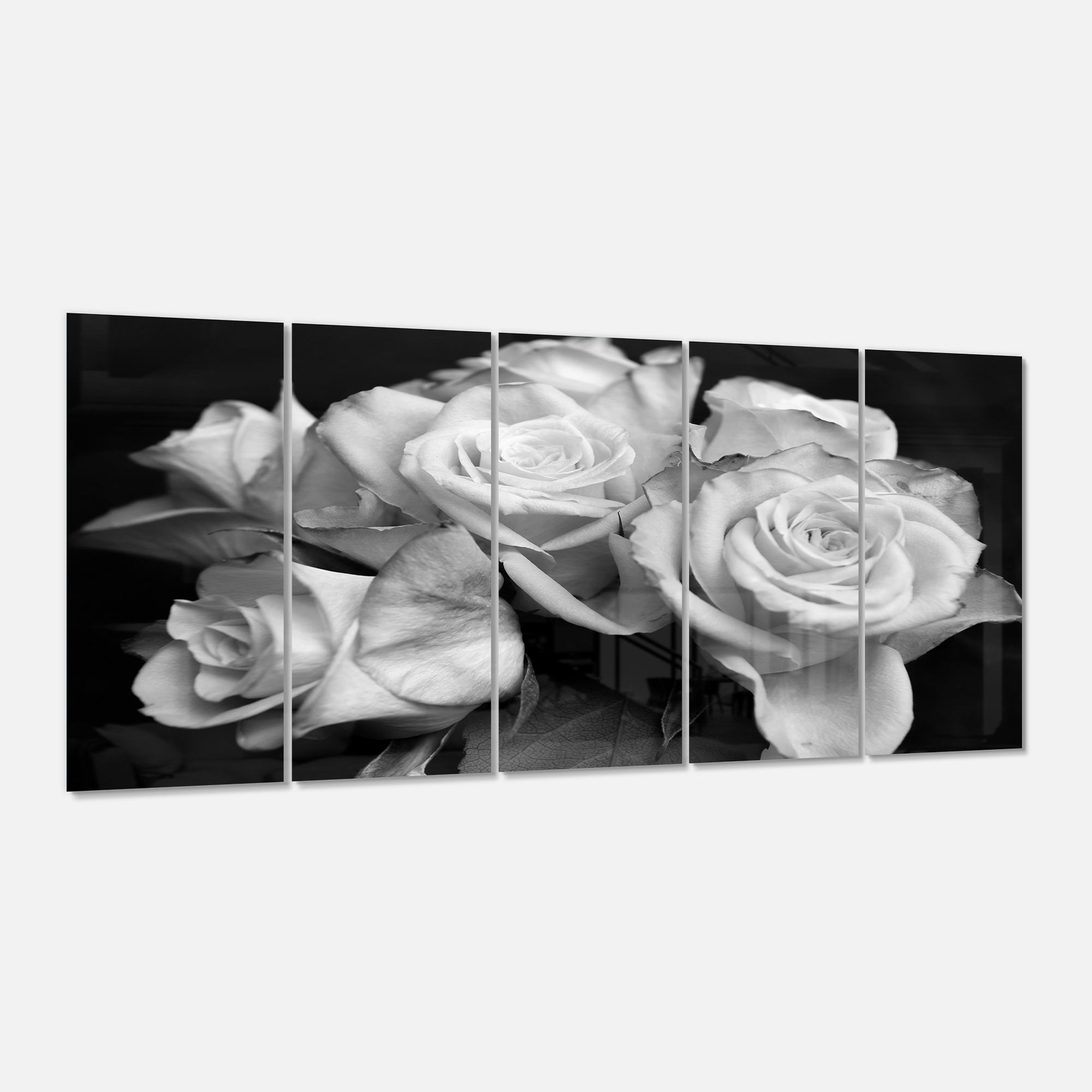 Designart 'Bunch of Roses Black and White' Metal Wall Art