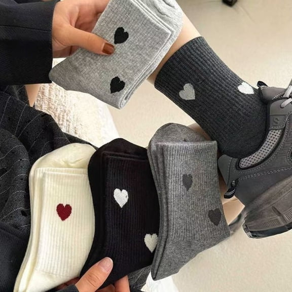 Resicozy 5 Pcs Women's Vintage Trendy Socks Fall Winter Thick Warm Style Set Heart Print Comfortable Crew Sock Black & Gray