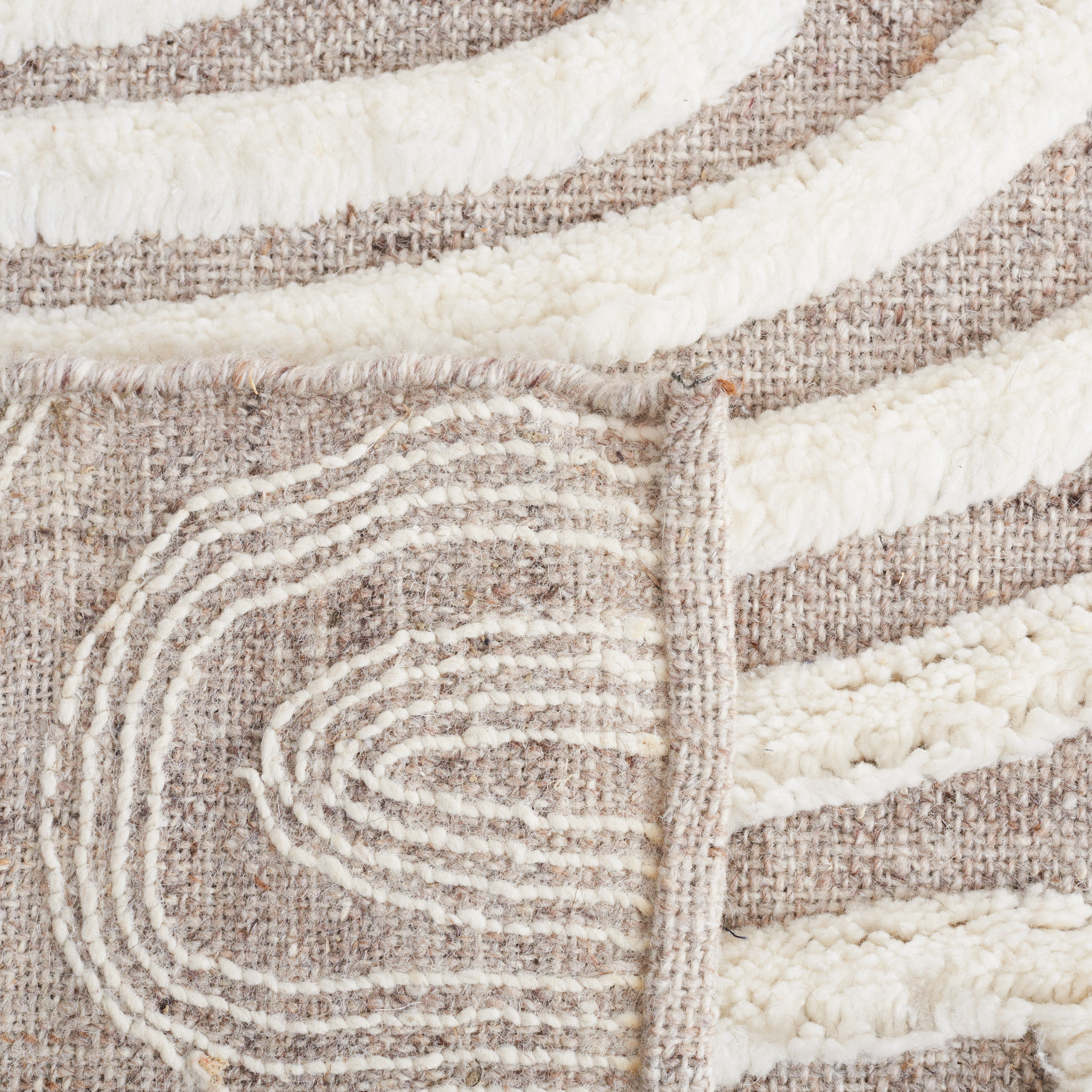 SAFAVIEH Kilim Genette Geometric Area Rug, Beige/Ivory, 4' x 6'