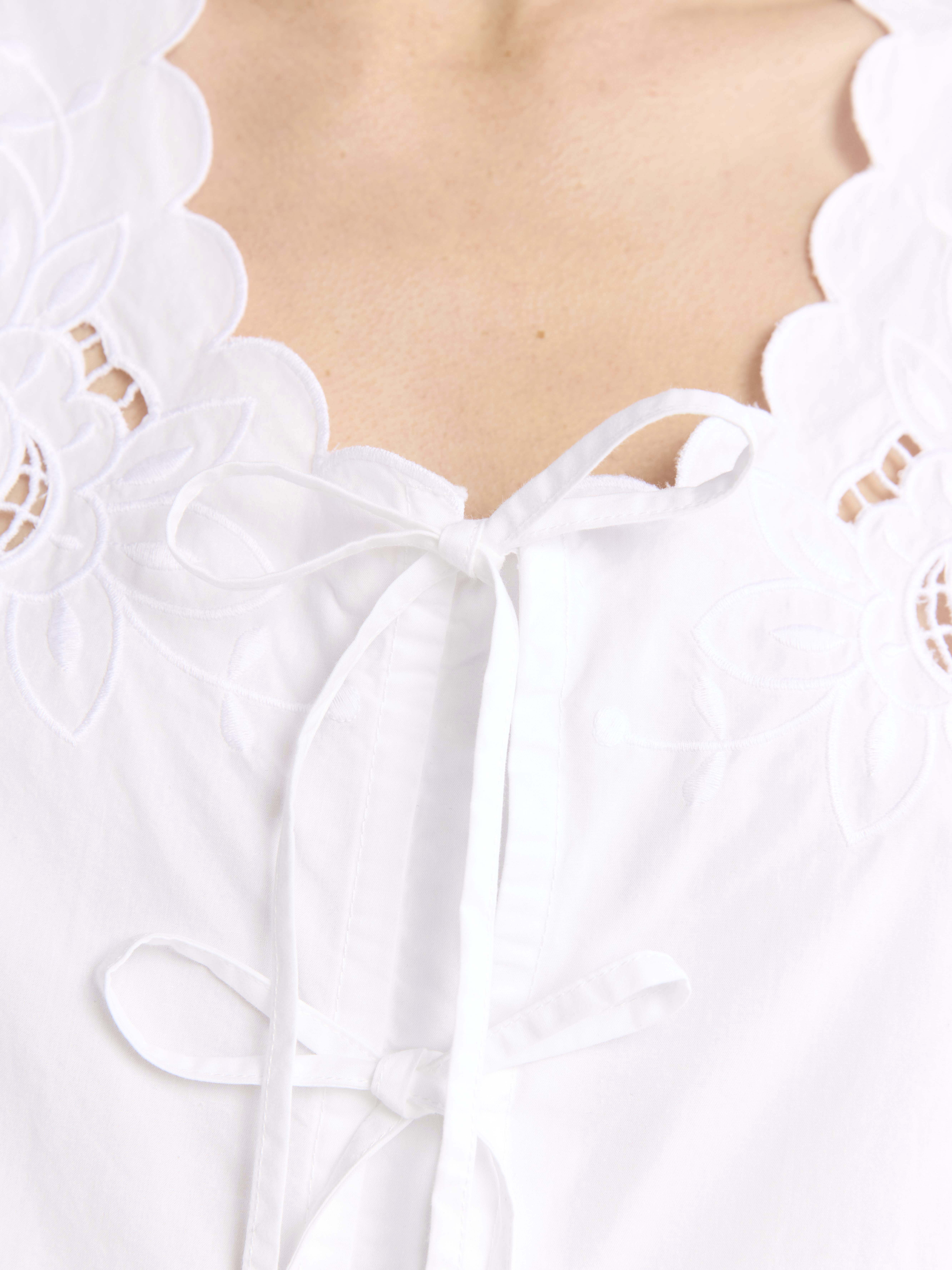 Free Assembly Women's and Women's Plus Cropped Tie Front Embroidered Cotton Top, Sizes XS-4X