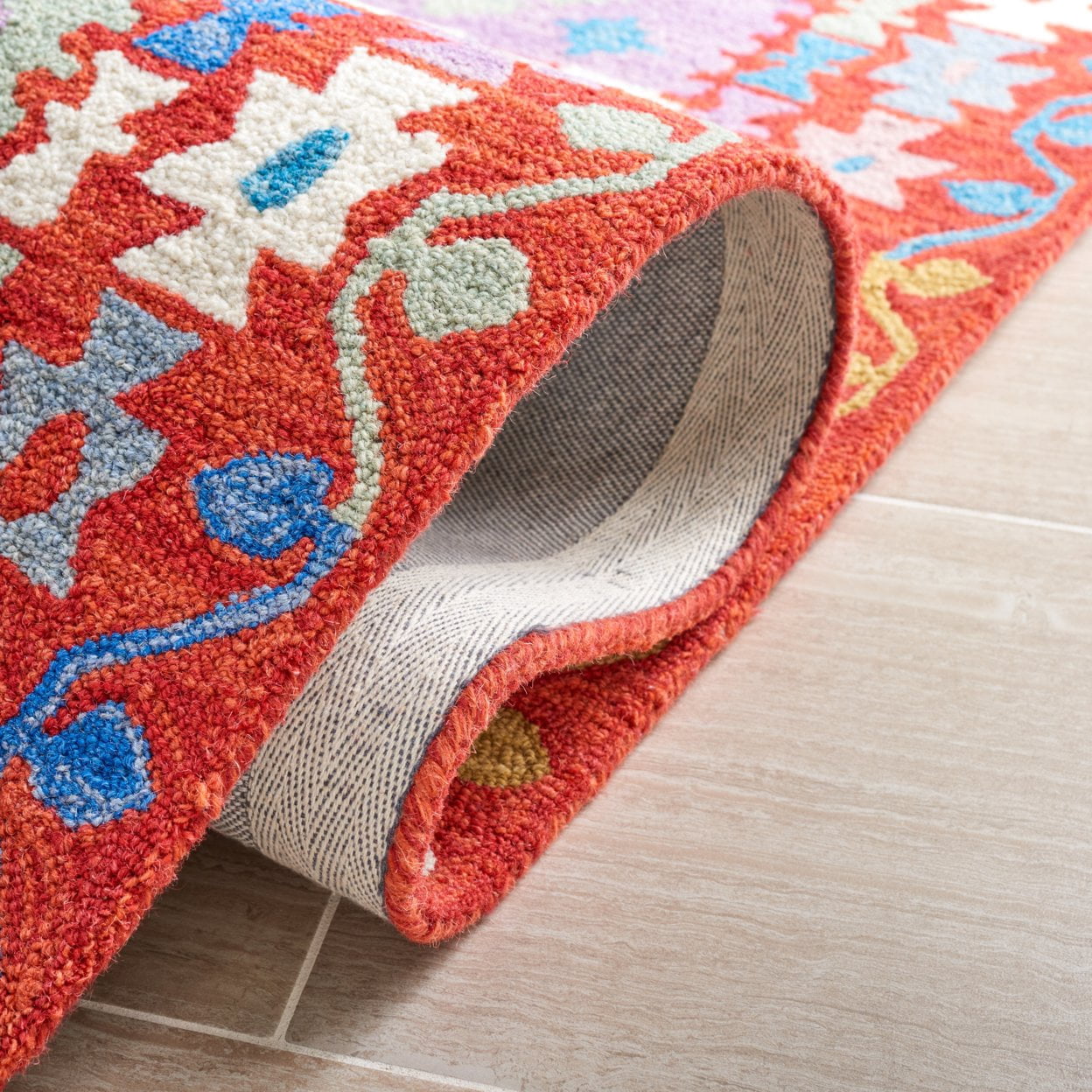 SAFAVIEH Aspen Gloriana Tribal Area Rug, Red/Ivory, 5' x 8'
