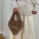 thumbnail image 1 of Bolso de mano peludo para mujer, Bolso de citas diario con forma de corazón suave, lindo, a la moda para chicas, 1 of 6
