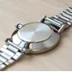 thumbnail image 4 of Reloj pulsera Casio MTP-VT01 con correa de acero inoxidable color plateado - fondo azul, 4 of 6