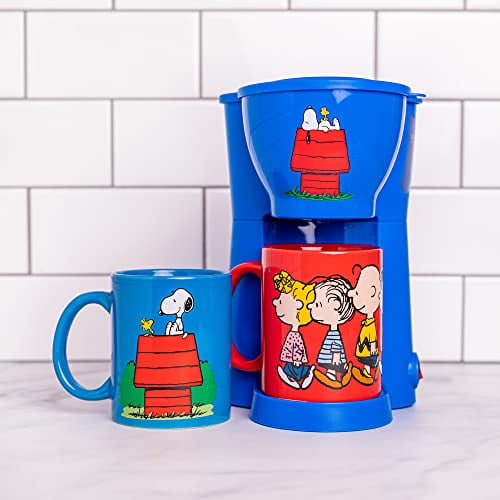 Uncanny Brands Cafetière à l'Arachide Ensemble Cadeau avec 2 Tasses