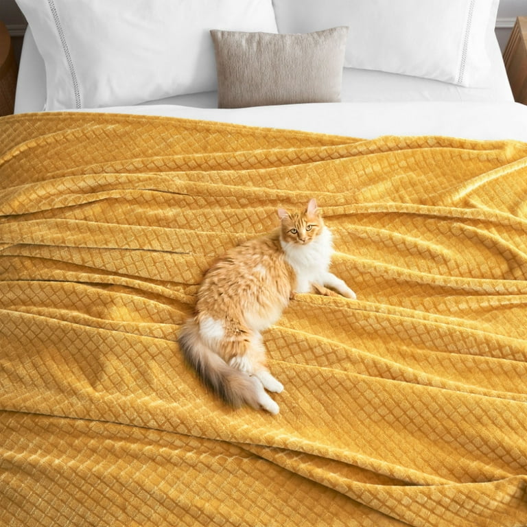 Superior Alaska Diamond Fleece Blanket, King Size, Gold