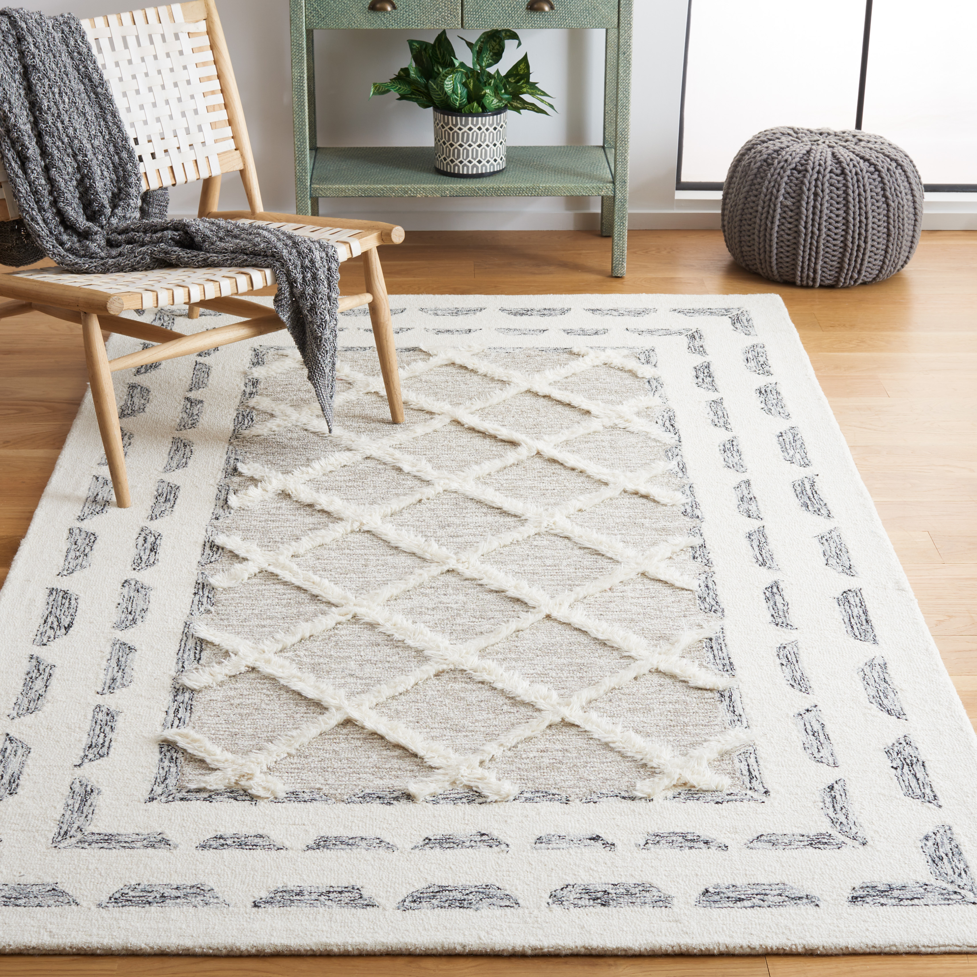 SAFAVIEH Casablanca Bojan Diamond Area Rug, Grey/Ivory, 6' x 6' Square