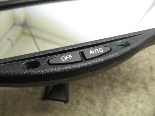 Pre-Owned 2005 2006 Nissan Armada Rear View Mirror w/Automatic Auto Dimming Dim OEM LKQ - Verify Specific Vehicle Fitment In Description - (Good)