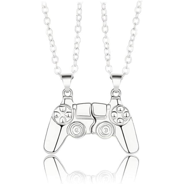 QJUHUNG 2Pcs Couples Necklace Matching Necklace for Couples Alloy SimpleDesign Game Controller Necklace with Magnet and They will Stick Together when Put Together A Combination of Silv