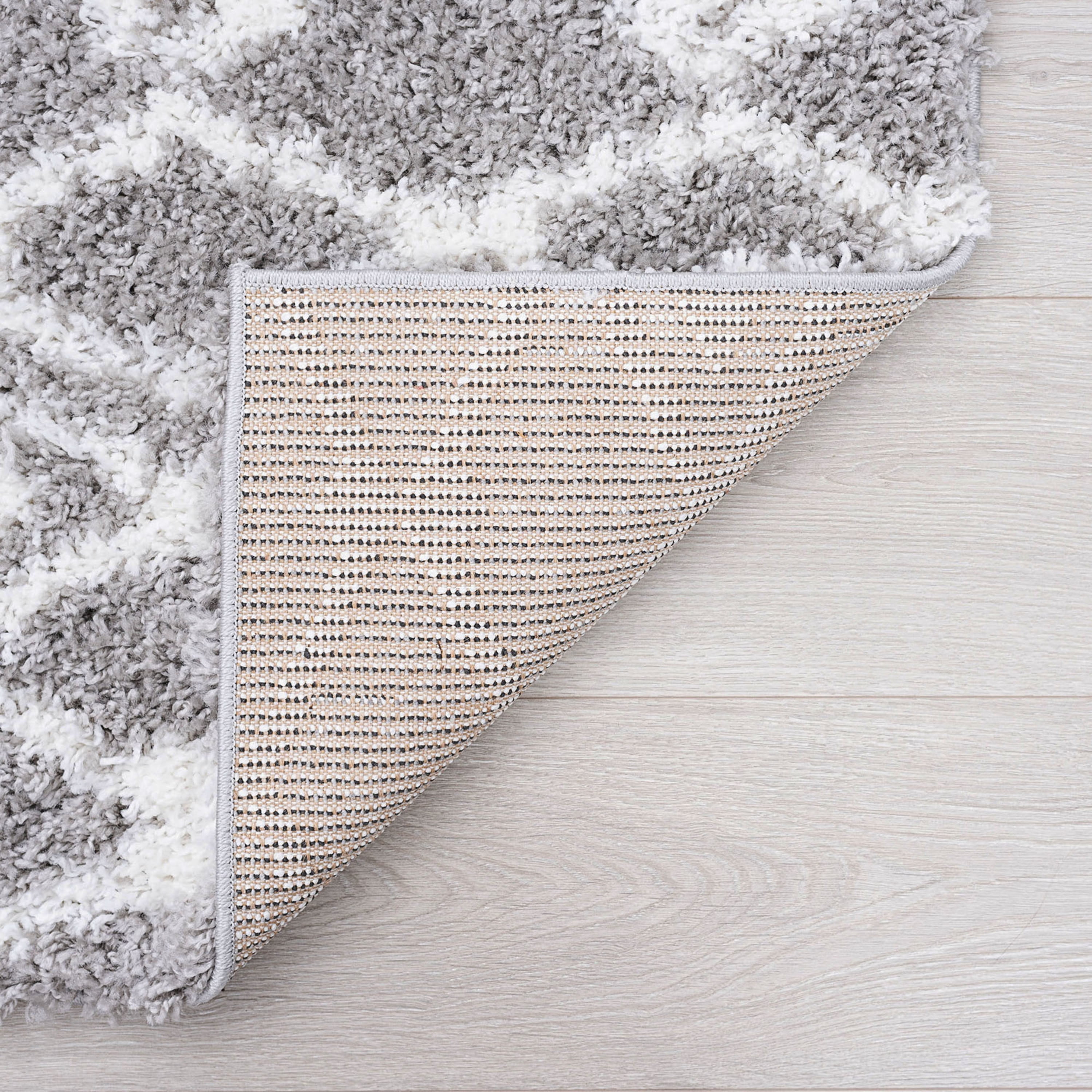 Contemporary 4x6 Area Rug Shag Thick (4' x 5'3'') Geometric Silver, White Indoor Rectangle Easy to Clean
