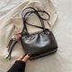 thumbnail image 1 of Bolsos de gran valor para mujer, otoño e invierno, retro, versátil, 2025, nuevo bolso bandolera informal para mujer, bolso bandolera portátil., 1 of 5