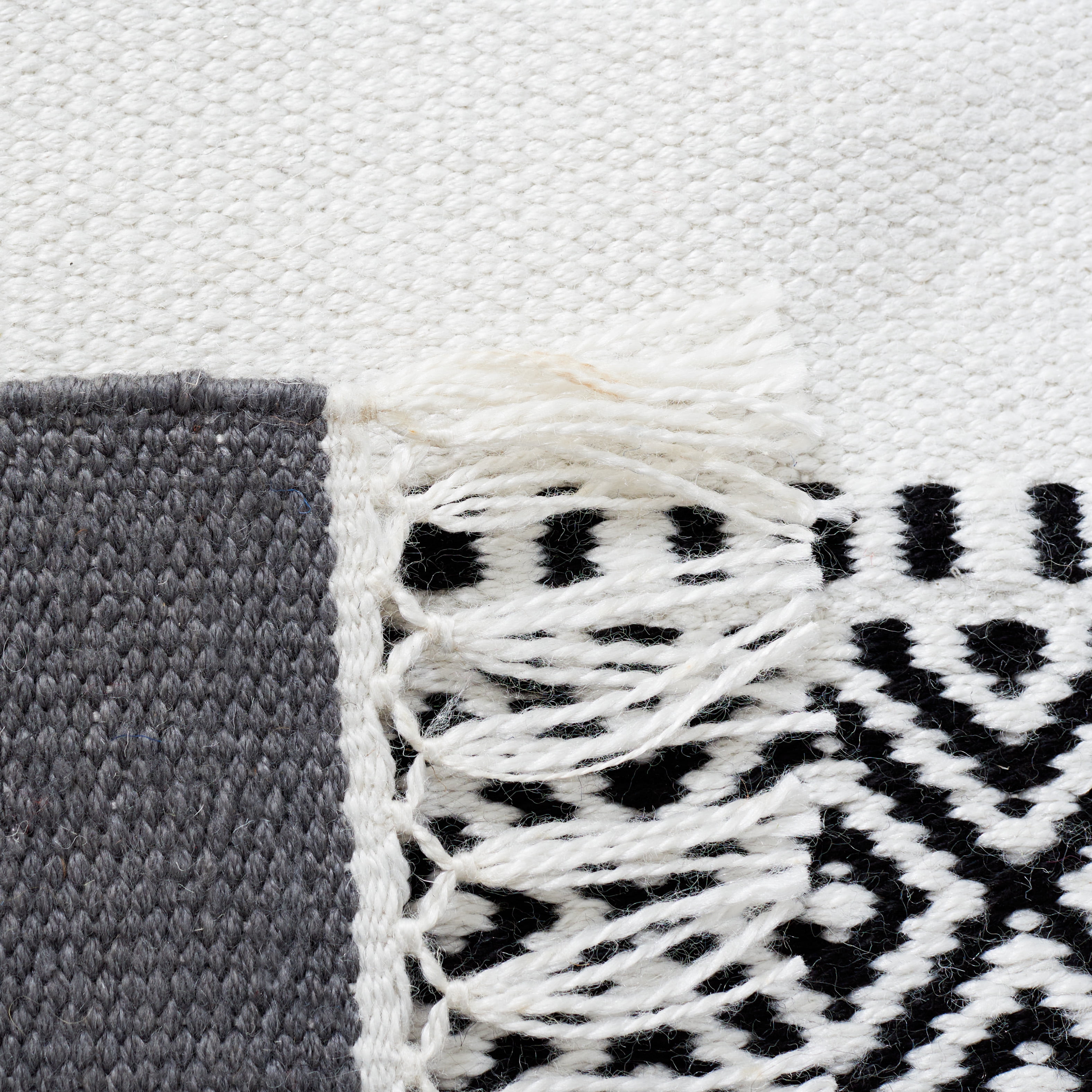 SAFAVIEH Striped Kilim Emma Striped Polyester Area Rug, Black/Ivory, 7' x 7' Square