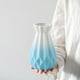 thumbnail image 4 of Jarrón de cerámica mate con patrón vertical, Azul blanco, 4 of 6