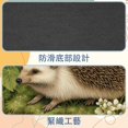 thumbnail image 4 of Alfombrilla de ratón con forma de erizo y hongo: superficie lisa, acolchado grueso y diseño ergonómico para juegos y uso en la oficina., 4 of 7